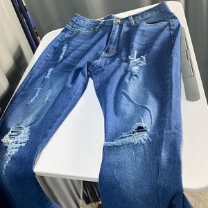 Medium size women blue flare jeans, with rips.